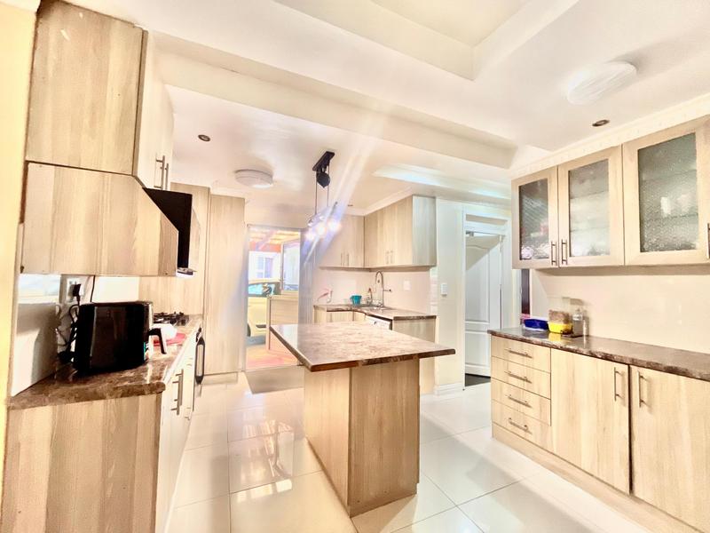 4 Bedroom Property for Sale in Rocklands Western Cape